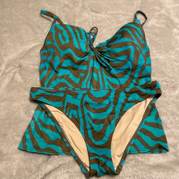 Victoria’s Secret two-piece Tankini Set - Picture 2 of 3